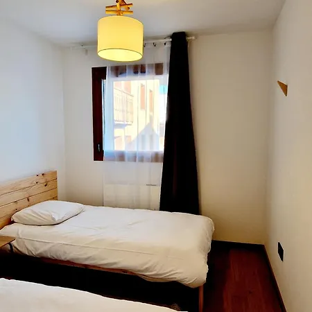 Apartment Neuf 5 Pieces A 20m Des Pistes Avec Garage Double - Fr-1-755-37 *