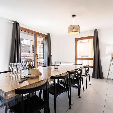 Neuf 5 Pieces A 20m Des Pistes Avec Garage Double